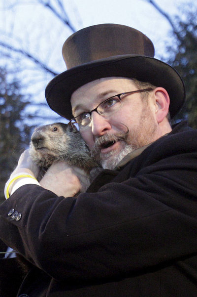 Ben Hughes abraza a  Phil. 