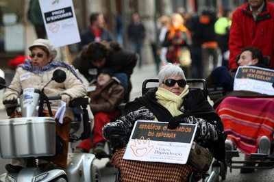 Protesta en Valencia para exigir la aplicación de la Ley de Dependencia.