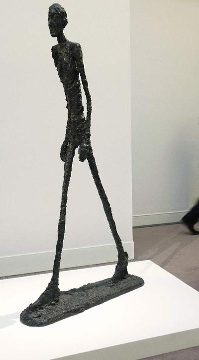 'L'homme qui marche I' (1961), obra del escultor suizo Alberto Giacometti.
