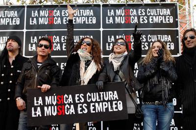 Txus di Fellatio, David de María, Rosario, Chenoa, María Toledo y Antonio Carmona, en una manifestación contra la  piratería .