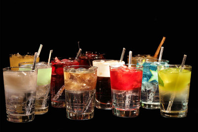 Varios cócteles ( gin-tonics  y  dry-tonics ) elaborados por Javier de las Muelas.