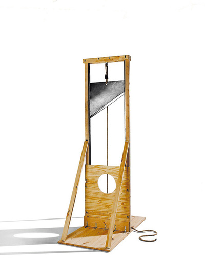  La guillotina para uso doméstico SØKKØMB, del colectivo italiano Iocose, da imagen al festival The Influencers.  