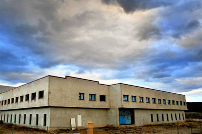 Nave industrial en La Jonquera en la que se quiere instalar un macroprostíbulo.