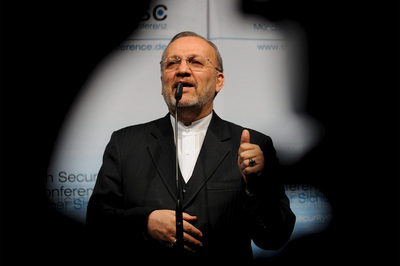 IRÁN DIVIDE A LAS GRANDES POTENCIAS