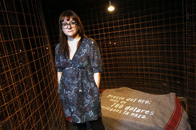 La directora de cine Isabel Coixet dentro de la exposición dedicada a John Berger en La Casa Encendida.rnDos imágenes captadas del documental de Isabel Coixet  From I to J. 