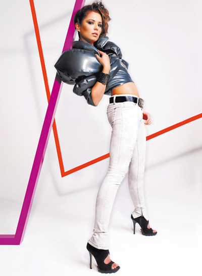  Cheryl Cole,  glamour  para las masas de las islas Británicas.  