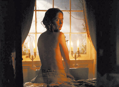  Emily Blunt baja de los sueños de alta costura a los avernos góticos. 