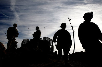 Soldados estadounidenses avanzan hacia Marjah en las inmediaciones de Laskar Gah, capital de la provincia de Helmand.