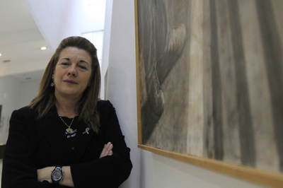 La presidenta de la Asociación 11-M Afectados del Terrorismo, Pilar Manjón, en la exposición de homenaje a las víctimas en Fuenlabrada.