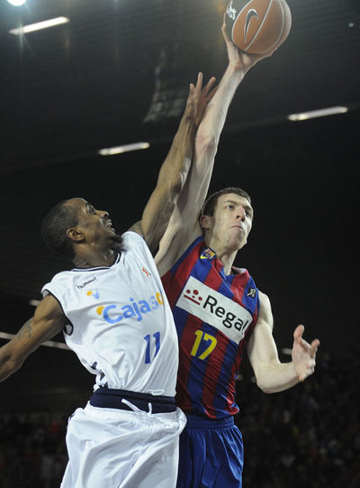 Vázquez trata de encestar pese a la oposición de Calloway