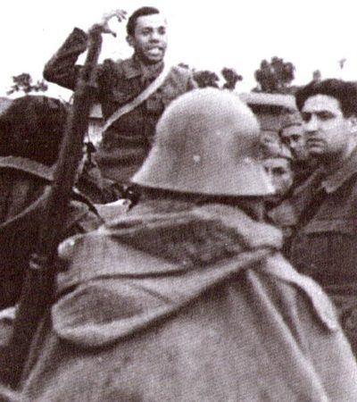 Hernández arenga a los milicianos durante la Guerra Civil.