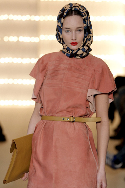 Uno de los diseños para el próximo otoño-invierno propuestos por Carmen March en el  off   de Cibeles Madrid Fash ion Week.