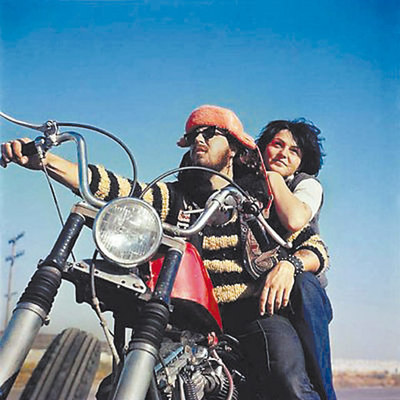  El escritor durante su convivencia con Los Ángeles del Infierno. 