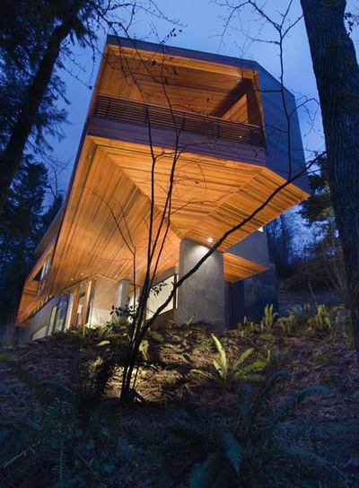 El arquitecto Jeff Koval proyectó la casa de Portland (Oregón) donde vive la vampírica familia Cullen en la película   Crepúsculo  .
