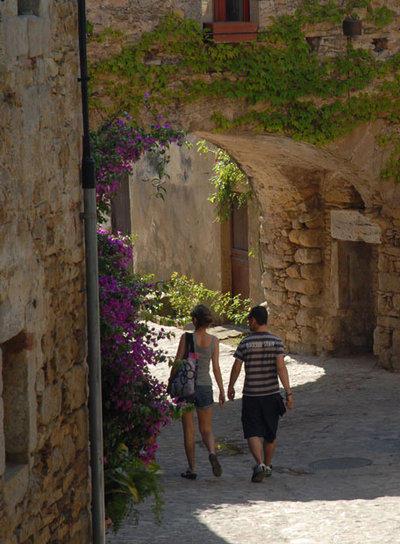 Una calle de Peratallada, en el Baix Empordà.
