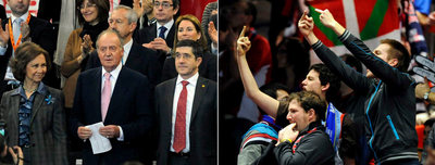 A la izquierda, los Reyes junto a Patxi López, el  lehendakari.  A la derecha, aficionados durante el himno.