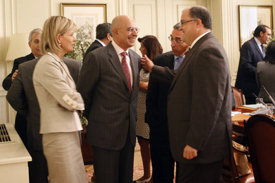 Primera sesión plenaria del Consejo del Poder Judicial. En el centro, con corbata, José Manuel Gómez Benítez.