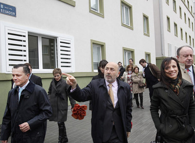 Agustín Hernández, Javier Losada, Beatriz Corredor y Antón Louro, en el barrio coruñés de Labañou.