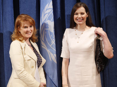 Sarah Ferguson (izquierda) y Geena Davis, en la ONU.