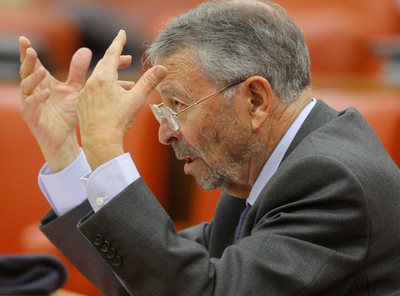 Alberto Oliart defendió la gestión económica y financiera realizada en la corporación.