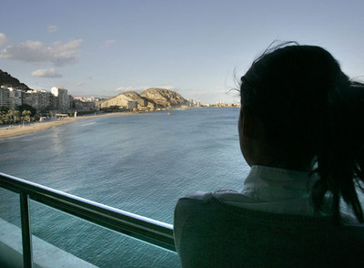 Panorámica de la playa del Postiguet vista desde el hotel Meliá.
