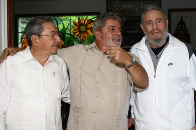 Lula se abraza con los hermanos Castro