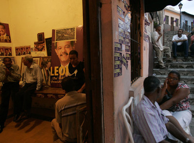 Grupos de dominicanos en vísperas de las elecciones presidenciales de 2008