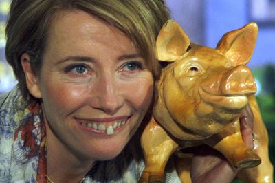 La actriz, caracterizada con la dentadura de su personaje . 