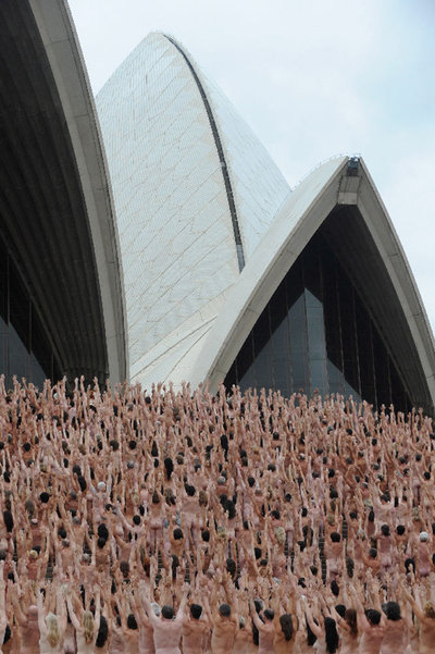 5.000 DESNUDOS POR LA IGUALDAD