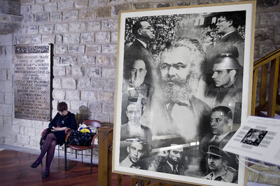 El fotomontaje que Agustí Centelles realizó en 1983 y que se expone en la Biblioteca de Cataluña.