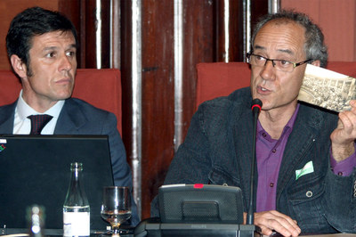 El torero y ganadero Joselito y Salvador Boix, apoderado de José Tomás, ayer en el Parlamento.