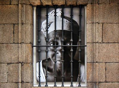 Una de las fotografías de la exposición  Nais de África , de Gabriel Tizón, en la Subdelegación del Gobierno de A Coruña.