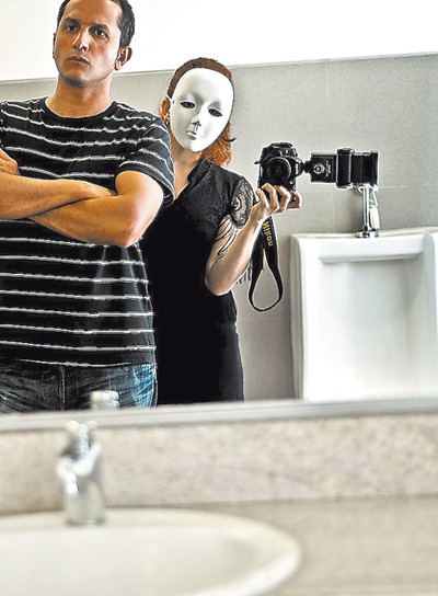  ¿Ha nacido una estrella literaria? Jorge Carrión se deja fotografiar como un ídolo pop.  