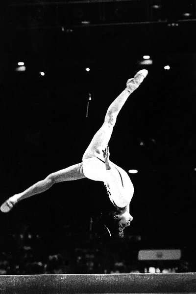 Comaneci en la barra de Montreal, 1976.