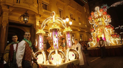 Desfile de 'gaiates' ayer por la tarde por las calles de Castellón.