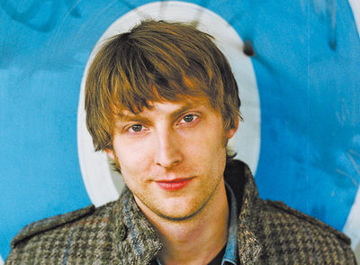  Si quieres regalar una canción, llama a este hombre, Eric Hutchinson. 