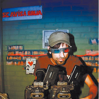  El director de  X1,  Pol Milander, vacilando de cámara 3D. 