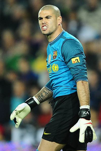 Víctor Valdés, durante el encuentro de anoche.