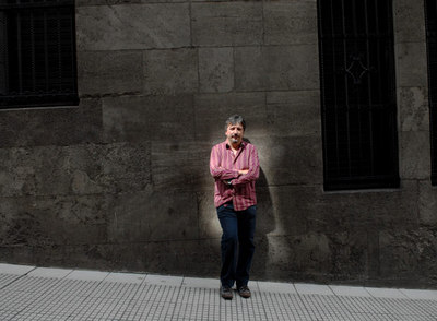 Sergio Olguín (Buenos Aires, 1967) publica  Oscura monótona sangre.  