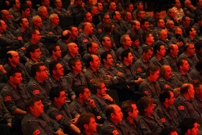 Lágrimas y orgullo en el homenaje a los bomberos muertos en Horta