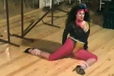 La Terremoto de Alcorcón reinterpreta  el vídeo de Madonna  Hugh Up .