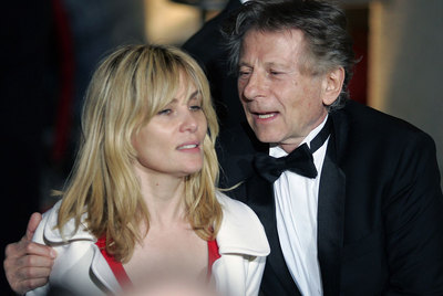 Roman Polanski está apesadumbrado por lo que ha vivido su familia tras su detención en Suiza. Su esposa, la actriz Emmanuelle Seigner, ha contado que el cineasta se ha disculpado en una entrevista a The Sunday Times, en la que reconoce que no han hablado sobre los acontecimientos que desembocaron en la detención: la acusación de violación de una menor de 13 años en 1977. Seigner explica que no ocultó los hechos a sus hijos, de 17 y 11 años: 