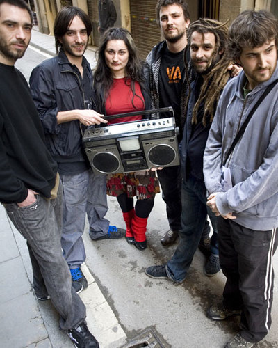 Los seis componentes de 'Màquina de Turing' en el Raval.