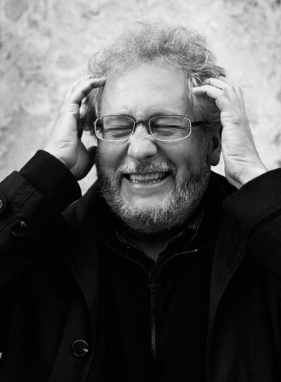 El escritor Héctor Abad Faciolince, que publica  Traiciones de la memoria  y  El amanecer de un marido,   durante su visita a Lisboa este mes. 