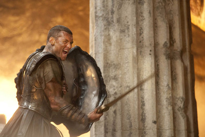 Sam Worthington lucha contra Medusa en  Furia de titanes,  uno de los filmes  hinchados  a 3D.