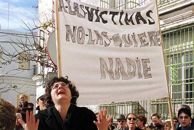 La puesta en libertad de menores acusados de graves crímenes levanta protestas.