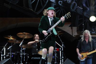 Angus Young, solista de ACDC, durante un concierto de la banda el año pasado en Madrid.