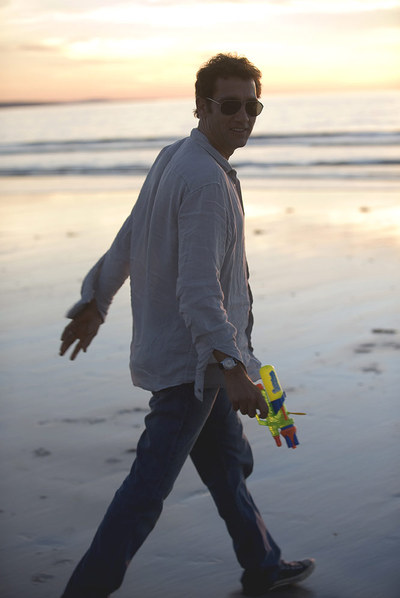 Clive Owen, en un fotograma de  Sólo ellos. 