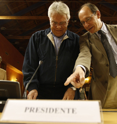 Felipe González y el consejero de Medio Ambiente, José Juan Díaz Trillo, ayer en Almonte.