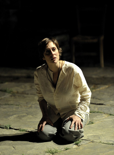 Clara Segura, en una escena de  Electra,  de Sófocles, dirigida por Oriol Broggi en el TNC.